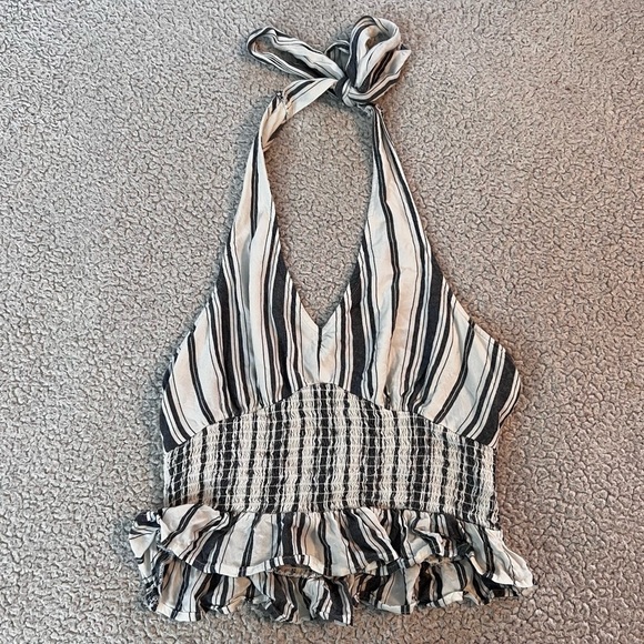 American Eagle Outfitters Tops - 𝅺American Eagle Cropped halter top